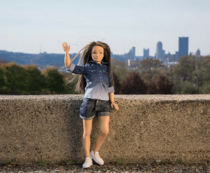 H «κανονική Barbie» -Η κούκλα που έχει φυσιολογικές αναλογίες, κυτταρίτιδα και ουλές [εικόνες&βίντεο] | iefimerida.gr 4