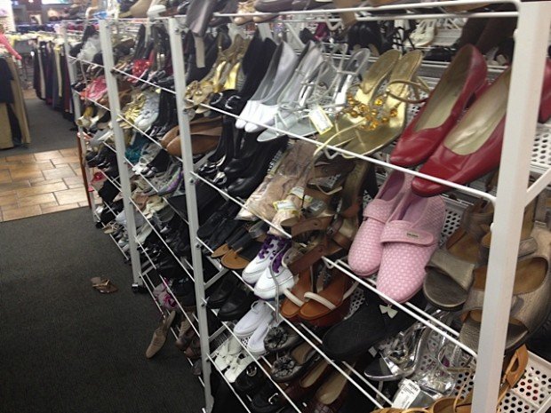 Πού καταλήγουν οι χαμένες βαλίτσες στα αεροδρόμια -Το μαγαζί που αναλαμβάνει να πουλήσει το περιεχόμενό τους [εικόνες] | iefimerida.gr 8