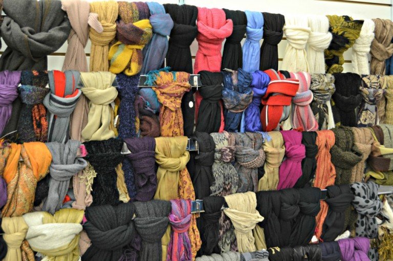 Πού καταλήγουν οι χαμένες βαλίτσες στα αεροδρόμια -Το μαγαζί που αναλαμβάνει να πουλήσει το περιεχόμενό τους [εικόνες] | iefimerida.gr 4