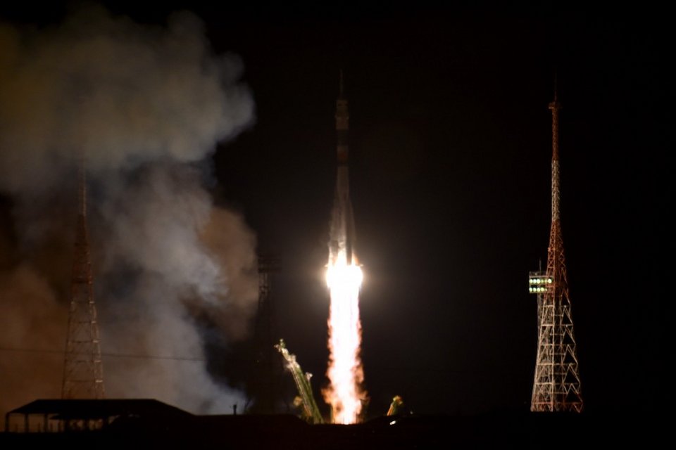 Επιτυχής η εκτόξευση του Σογιούζ: Μέσα και η Ιταλίδα αστροναύτης που έχει τρελάνει τα μίντια [βίντεο & εικόνες] | iefimerida.gr 6