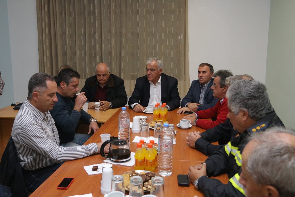 Το μεσημέρι θα δέσει στην Ιεράπετρα το πλοίο με τους 700 μετανάστες -Επιβαίνουν και ένοπλοι [βίντεο & εικόνες] | iefimerida.gr 1