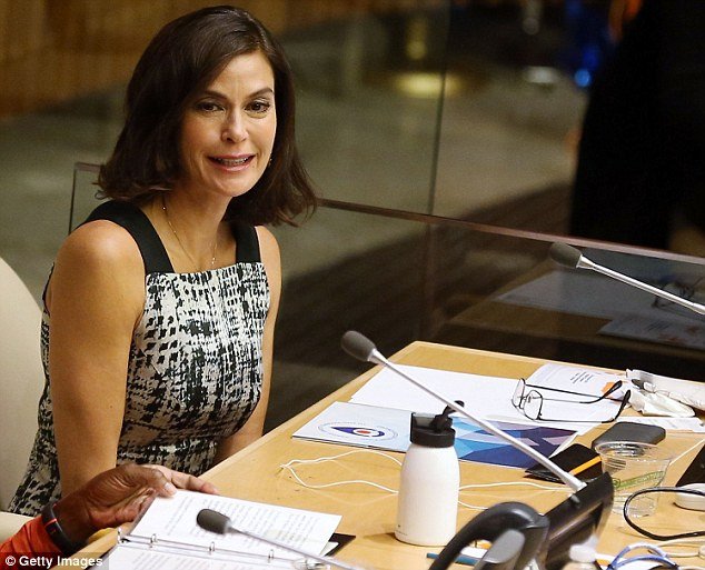 Τέρι Χάτσερ: Κλαίει γιατί τη βίασε ο θείος της σε ηλικία 7 ετών [εικόνες] | iefimerida.gr 1