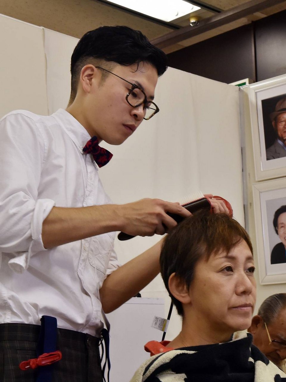 Ιαπωνία: Νέοι άνθρωποι δοκιμάζουν φέρετρα και τελετουργικά για να προβάρουν τον θάνατό τους [εικόνες] | iefimerida.gr 4