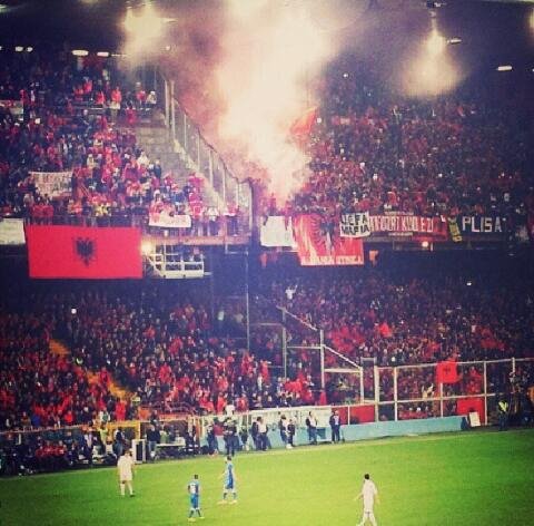 Προκάλεσαν και στη Γένοβα οι Αλβανοί -Εβγαλαν ξανά σημαίες της «Μεγάλης Αλβανίας» [εικόνες & βίντεο] | iefimerida.gr 1