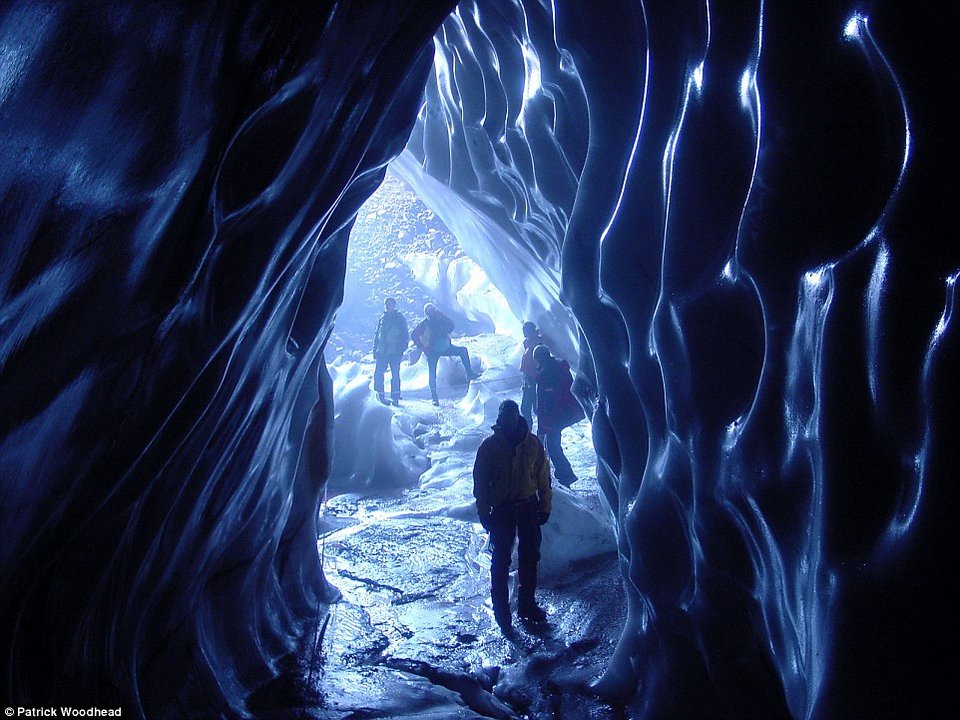 Το «σαφάρι» των κροίσων: Μένουν σε ιγκλού και πίνουν σαμπάνιες δίπλα στους πιγκουίνους της Ανταρκτικής [εικόνες] | iefimerida.gr 2