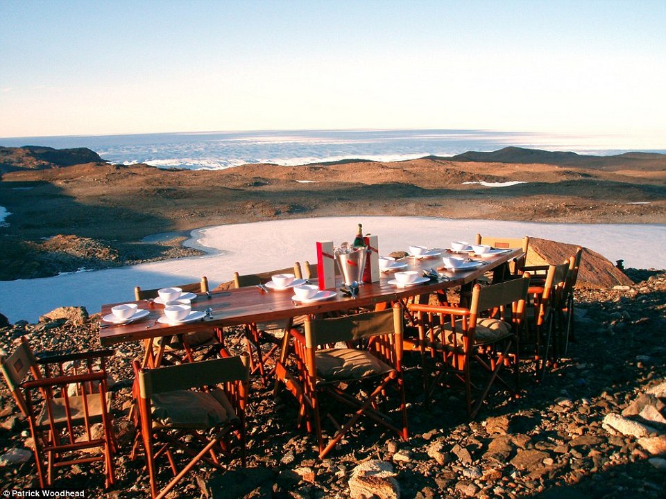 Το «σαφάρι» των κροίσων: Μένουν σε ιγκλού και πίνουν σαμπάνιες δίπλα στους πιγκουίνους της Ανταρκτικής [εικόνες] | iefimerida.gr 6