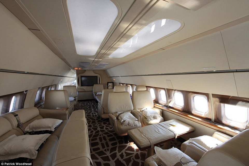 Το «σαφάρι» των κροίσων: Μένουν σε ιγκλού και πίνουν σαμπάνιες δίπλα στους πιγκουίνους της Ανταρκτικής [εικόνες] | iefimerida.gr 9