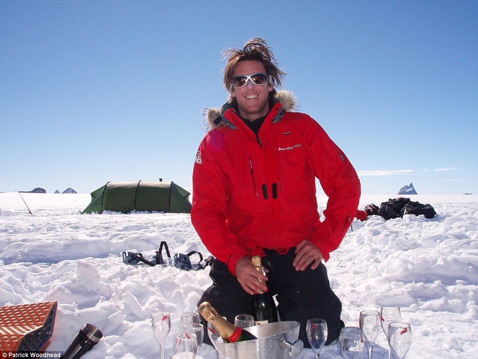 Το «σαφάρι» των κροίσων: Μένουν σε ιγκλού και πίνουν σαμπάνιες δίπλα στους πιγκουίνους της Ανταρκτικής [εικόνες] | iefimerida.gr 0