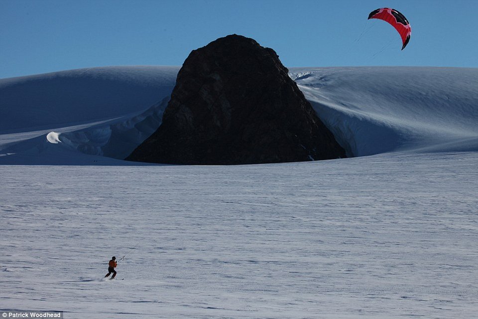 Το «σαφάρι» των κροίσων: Μένουν σε ιγκλού και πίνουν σαμπάνιες δίπλα στους πιγκουίνους της Ανταρκτικής [εικόνες] | iefimerida.gr 17