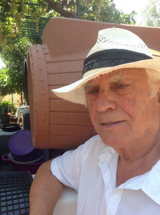 Το «παιδί του λαού» Νίκος Ξανθόπουλος έγινε αγρότης στα 80 του χρόνια [εικόνες] | iefimerida.gr 1
