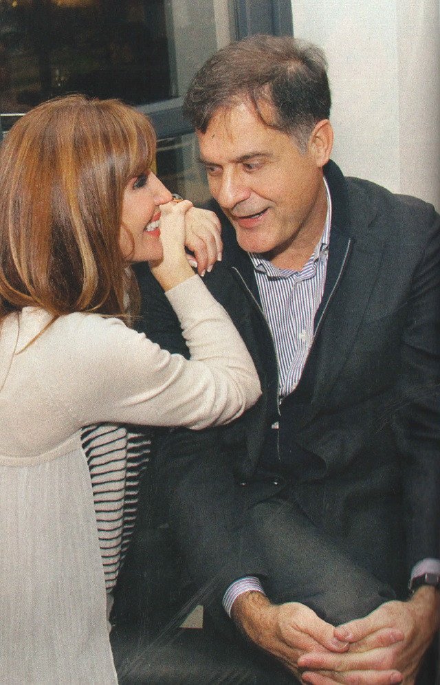 Αυτός είναι ο επί 22 χρόνια σύζυγος της Βίκυς Χατζηβασιλείου [εικόνες] | iefimerida.gr 1