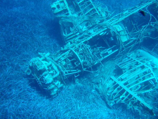 Μαγεία στα νερά της Ηρακλειάς -Το βυθισμένο γερμανικό υδροπλάνο που τρελαίνει τους τουρίστες [εικόνες & βίντεο] | iefimerida.gr 1