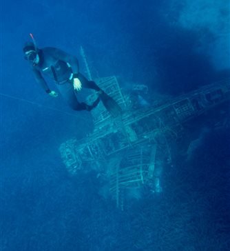 Μαγεία στα νερά της Ηρακλειάς -Το βυθισμένο γερμανικό υδροπλάνο που τρελαίνει τους τουρίστες [εικόνες & βίντεο] | iefimerida.gr 5