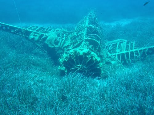 Μαγεία στα νερά της Ηρακλειάς -Το βυθισμένο γερμανικό υδροπλάνο που τρελαίνει τους τουρίστες [εικόνες & βίντεο] | iefimerida.gr 6
