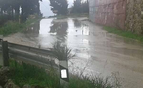 Στο έλεος της κακοκαιρίας η Ζάκυνθος: Πλημμύρες, κατολισθήσεις και αποκλεισμένοι δρόμοι [εικόνες] | iefimerida.gr 0