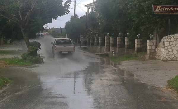 Στο έλεος της κακοκαιρίας η Ζάκυνθος: Πλημμύρες, κατολισθήσεις και αποκλεισμένοι δρόμοι [εικόνες] | iefimerida.gr 1