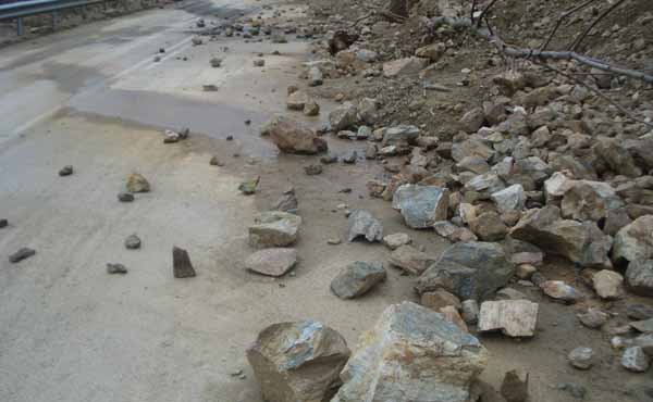 Στο έλεος της κακοκαιρίας η Ζάκυνθος: Πλημμύρες, κατολισθήσεις και αποκλεισμένοι δρόμοι [εικόνες] | iefimerida.gr 4