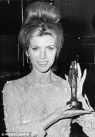 Πέθανε η μούσα του Μπέκετ, η ηθοποιός Μπίλι Γουάιτλο [βίντεο & εικόνες] | iefimerida.gr 6