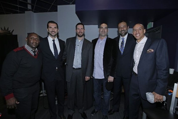 Μεγάλη τιμή για τον Πέτζα Στογιάκοβιτς – Η φανέλα του στον «ουρανό» του γηπέδου των Σακραμέντο Κινγκς [εικόνες & βίντεο] | iefimerida.gr 2