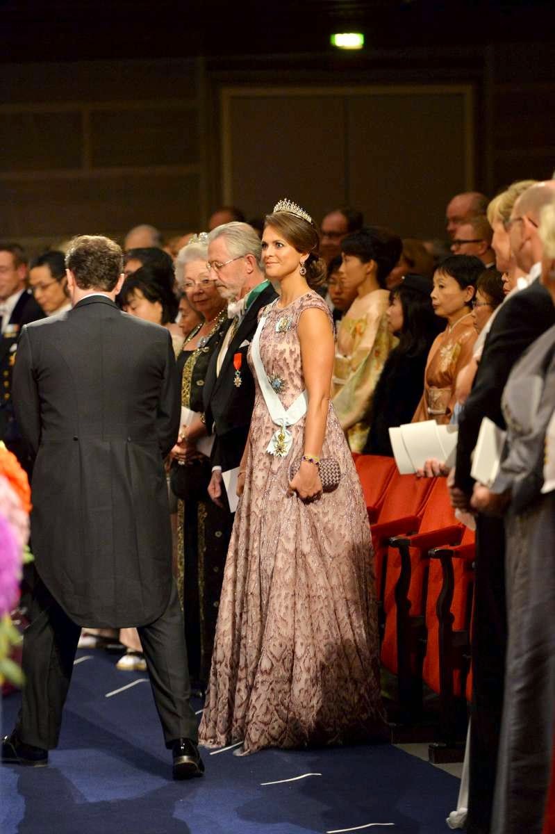 Η γκλαμουριά επισκίασε τους νικητές των Νόμπελ -Βασιλιάδες, φανταχτερά ρούχα, καβούρια και ορτανσίες [εικόνες] | iefimerida.gr 11