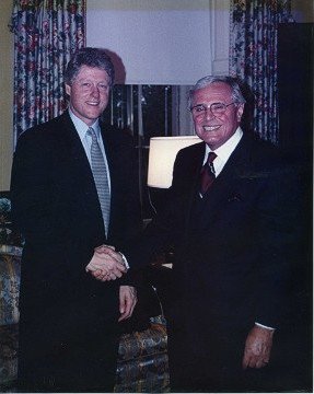 Από κρατούμενος στο Αουσβιτς, ράφτης των Ομπάμα, Κλίντον και ΝτιΚάπριο -Η απίθανη ιστορία του Μάρτιν Γκρίνφιλντ [εικόνες] | iefimerida.gr 3