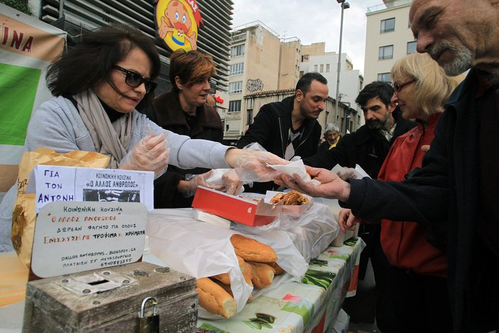 Συσσίτιο αγάπης στη μνήμη του Αντώνη Βαρδή -Εγινε πράξη η τελευταία του επιθυμία [εικόνες] | iefimerida.gr 2