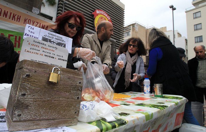 Συσσίτιο αγάπης στη μνήμη του Αντώνη Βαρδή -Εγινε πράξη η τελευταία του επιθυμία [εικόνες] | iefimerida.gr 0