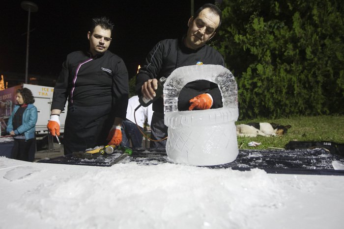 Καλλιτέχνες μάγειρες στον πάγο δημιούργησαν εντυπωσιακά γλυπτά [εικόνες] | iefimerida.gr 3