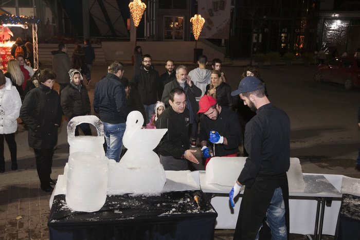 Καλλιτέχνες μάγειρες στον πάγο δημιούργησαν εντυπωσιακά γλυπτά [εικόνες] | iefimerida.gr 0