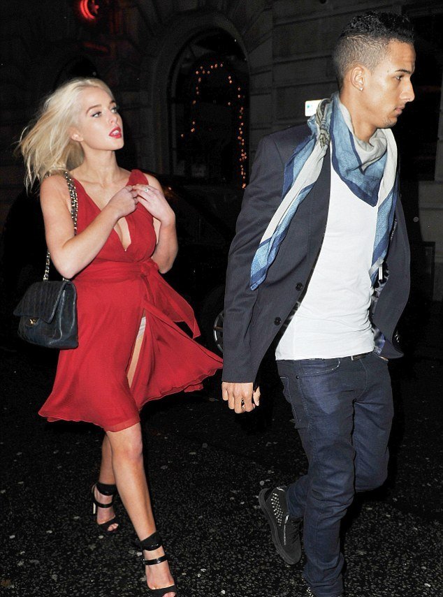 10 σταρ που μιμήθηκαν τη Μέριλιν Μονρόε και άφησαν τα φουστάνια τους να τα σηκώσει ο αέρας [εικόνες] | iefimerida.gr 18