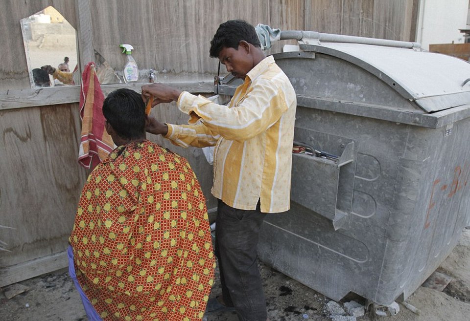 Η άλλη όψη του Ντουμπάι δεν είναι καθόλου φανταχτερή -Στα άδυτα του στρατοπέδου συγκέντρωσης των εργατών που χτίζουν τους ουρανοξύστες [εικόνες] | iefimerida.gr 14