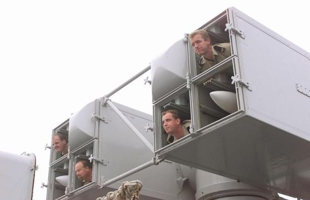 Οσα απίστευτα κάνουν οι στρατιώτες όταν δεν τους βλέπουν οι αξιωματικοί -Υπνος σε τουρμπίνες αεροπλάνων, μπάνιο σε φουσκωτές πισίνες [εικόνες] | iefimerida.gr 13