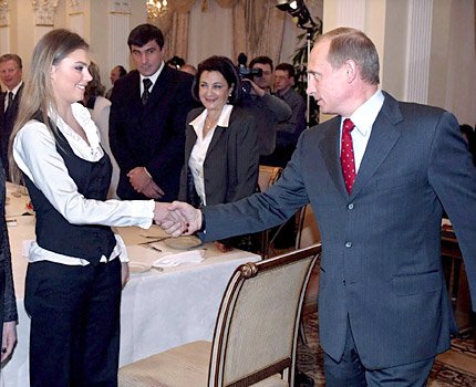 Η γυναίκα που ερωτεύτηκε τρελά ο Πούτιν: Το κορίτσι-λάστιχο που έδενε τα πόδια της... κόμπο στους Ολυμπιακούς [εικόνες] | iefimerida.gr 2