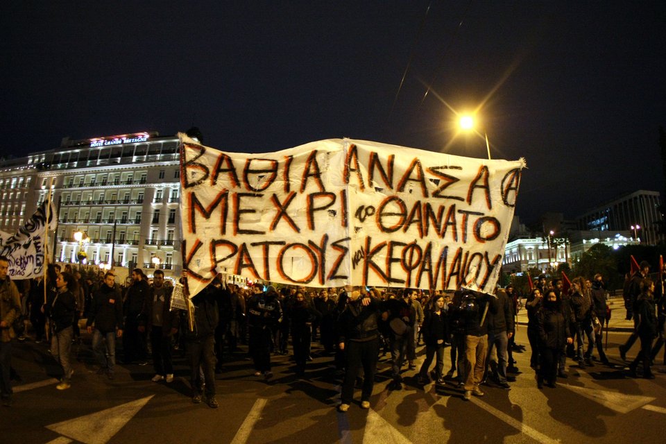 Αποκλεισμένο το κέντρο: Διαδηλώσεις διαμαρτυρίας στο Σύνταγμα [εικόνες] | iefimerida.gr 3