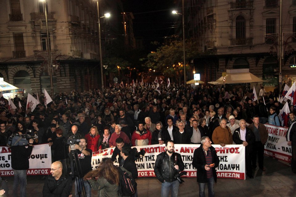 Αποκλεισμένο το κέντρο: Διαδηλώσεις διαμαρτυρίας στο Σύνταγμα [εικόνες] | iefimerida.gr 2