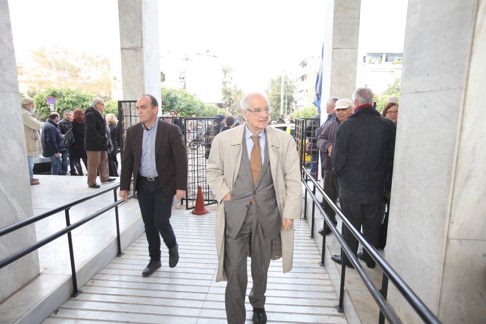 Υστατο χαίρε στον Σεραφείμ Φυντανίδη -Πλήθος κόσμου στην κηδεία του [εικόνες] | iefimerida.gr 0