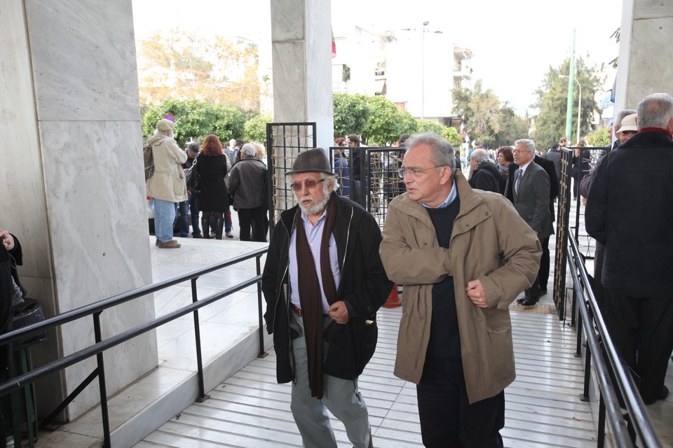 Υστατο χαίρε στον Σεραφείμ Φυντανίδη -Πλήθος κόσμου στην κηδεία του [εικόνες] | iefimerida.gr 1