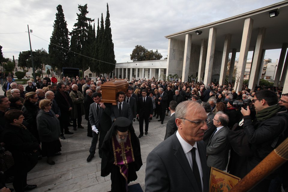Υστατο χαίρε στον Σεραφείμ Φυντανίδη -Πλήθος κόσμου στην κηδεία του [εικόνες] | iefimerida.gr 2