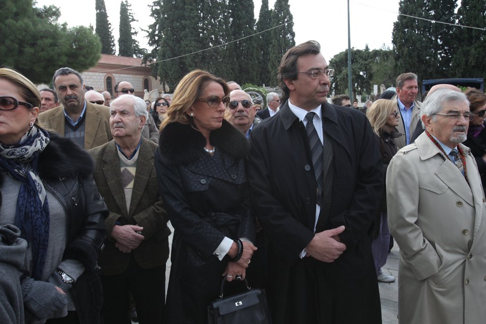 Υστατο χαίρε στον Σεραφείμ Φυντανίδη -Πλήθος κόσμου στην κηδεία του [εικόνες] | iefimerida.gr 4