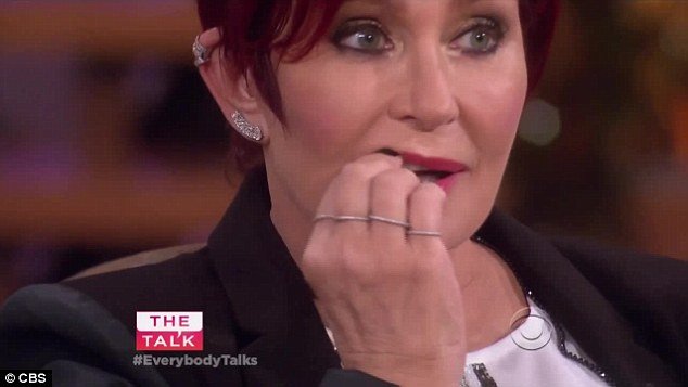 Συνέβη στον αέρα: Ξεκόλλησε μπροστινό δόντι παρουσιάστριας [εικόνες & βίντεο] | iefimerida.gr 3