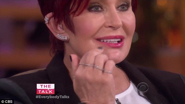 Συνέβη στον αέρα: Ξεκόλλησε μπροστινό δόντι παρουσιάστριας [εικόνες & βίντεο] | iefimerida.gr 4