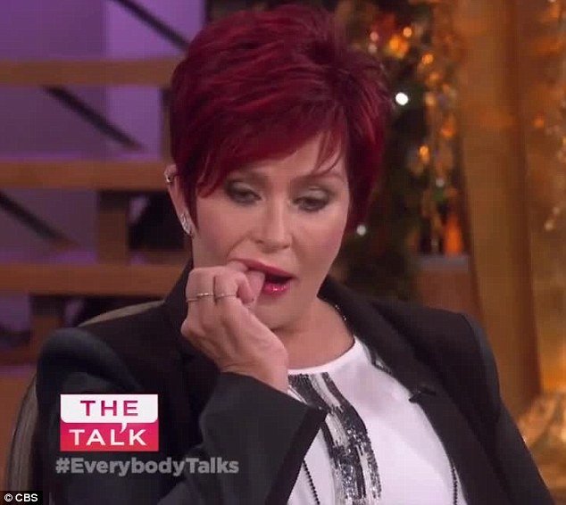 Συνέβη στον αέρα: Ξεκόλλησε μπροστινό δόντι παρουσιάστριας [εικόνες & βίντεο] | iefimerida.gr 2