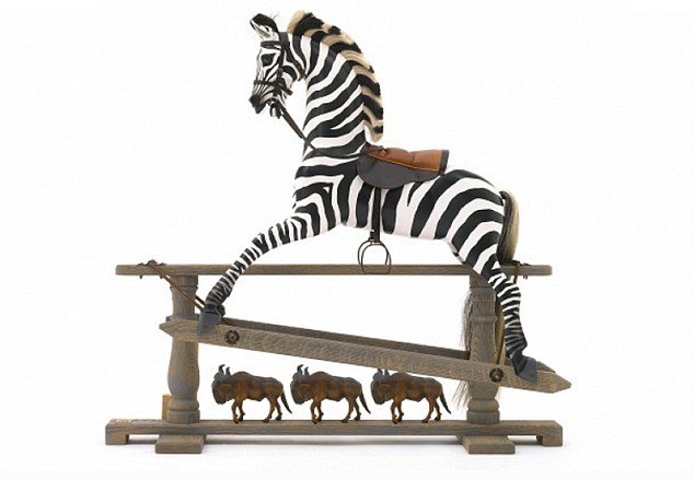 Τα δώρα του πρίγκιπα Τζορτζ: Εξωφρενικά ποσά για σκαλιστό αλογάκι και αυτοκινητάκια [εικόνες] | iefimerida.gr 0