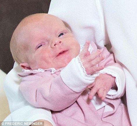 Ο πρίγκιπας Αλβέρτος του Μονακό φωτογραφίζεται με τα νεογέννητα δίδυμα μωρά του [εικόνες] | iefimerida.gr 6