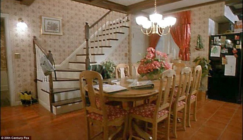 «Μόνος στο σπίτι»: Πώς είναι σήμερα το σπίτι όπου γυρίστηκε η θρυλική ταινία -Η ανακαίνιση που το μετέτρεψε σε μια στιλάτη αμερικανική βίλα [εικόνες] | iefimerida.gr 7