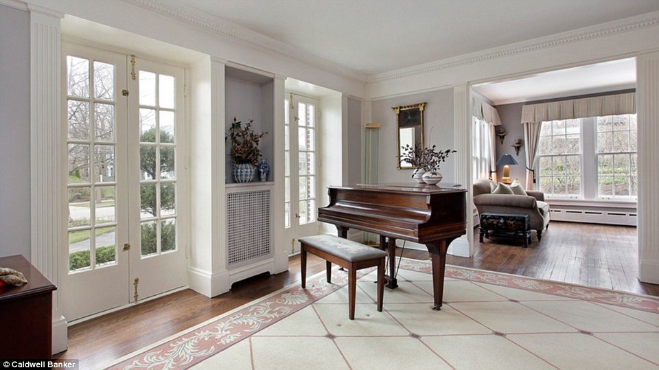 «Μόνος στο σπίτι»: Πώς είναι σήμερα το σπίτι όπου γυρίστηκε η θρυλική ταινία -Η ανακαίνιση που το μετέτρεψε σε μια στιλάτη αμερικανική βίλα [εικόνες] | iefimerida.gr 16