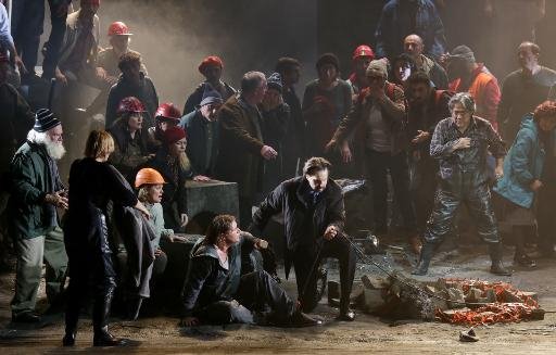 Γιατί οι Ιταλοί διαδηλώνουν πάντα στην πρεμιέρα της Σκάλας του Μιλάνου -Σφοδρές συγκρούσεις έξω από το θέατρο [εικόνες] | iefimerida.gr 2