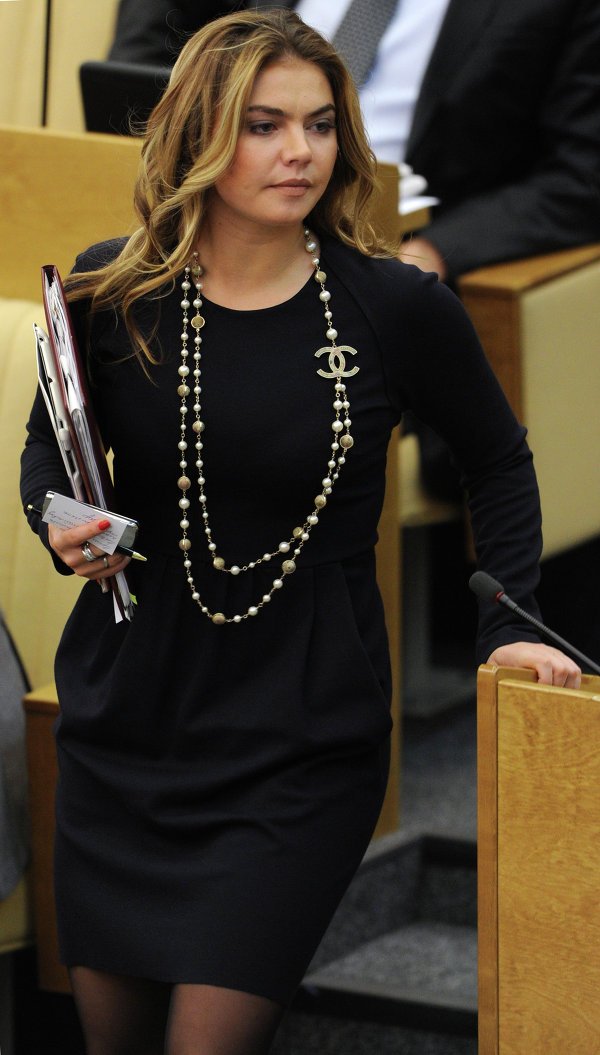 Η γυναίκα που ερωτεύτηκε τρελά ο Πούτιν: Το κορίτσι-λάστιχο που έδενε τα πόδια της... κόμπο στους Ολυμπιακούς [εικόνες] | iefimerida.gr 0