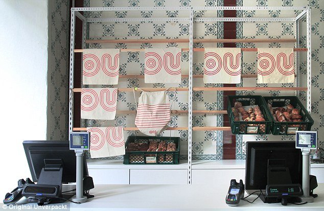 Το σούπερ μάρκετ του μέλλοντος: Προς πώληση μόνο χύμα προϊόντα -Ούτε μία συσκευασία [εικόνες] | iefimerida.gr 1