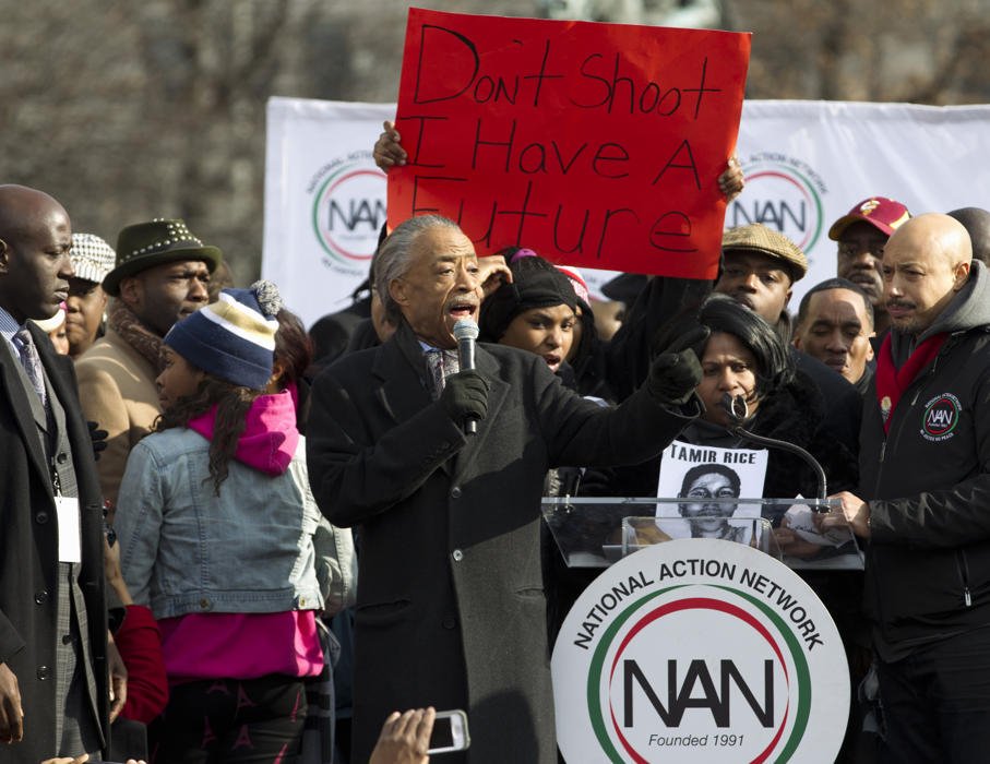 Χιλιάδες Αμερικανοί στους δρόμους με τα χέρια ψηλά -Κατά της ρατσιστικής αστυνομικής βίας [εικόνες] | iefimerida.gr 1